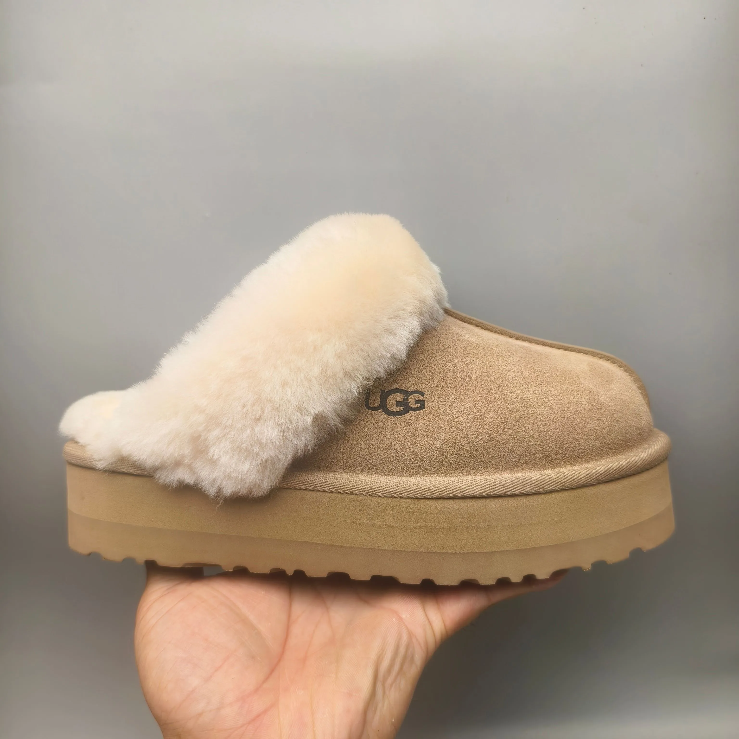 💰440 UGG sheepskin all-in-one snow boots 2550 🔥Thick-soled wool slippers (star slippers plus version) are comfortable and can be worn at home. Wool slippers can be worn outside. Split cow upper, Longfeng moccasin wool lining. The original three-layer combination outsole is light and comfortable on the foot. Only the top version is made. The oil edge craftsmanship is exquisite! Color: maroon gray sand antelope brown black code number: 35-41